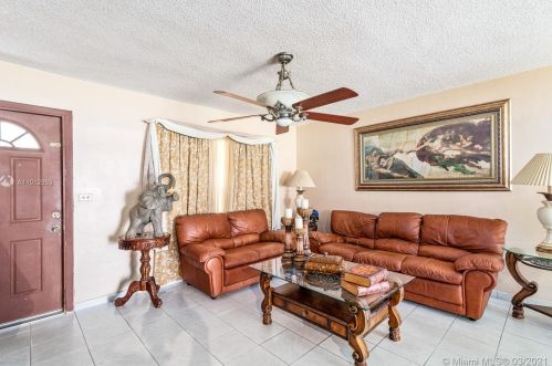 1315 76th St, Hialeah FL  33014-3424 exterior