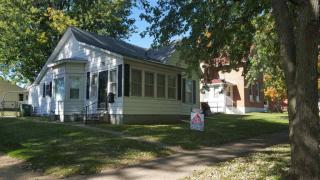 2926 2nd St, Clinton, IA 52732-1735