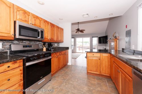 10 Commodore Dr, Bricktown NJ  08723-7608 exterior
