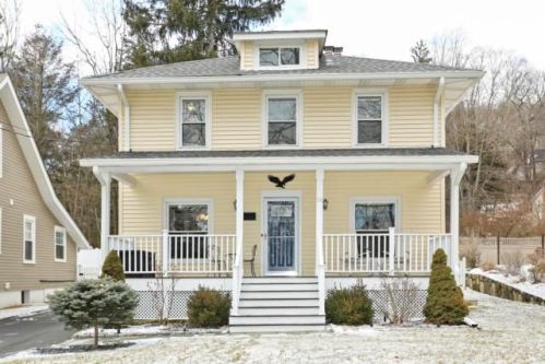 18 Pleasant Ave, Pleasantville, NY 10570-2817