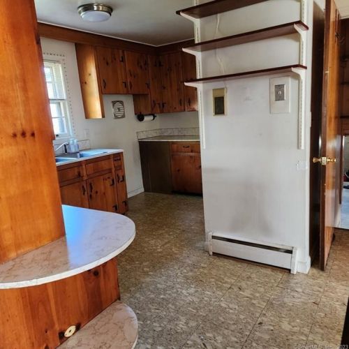 16 Eastwood Rd, Groton CT  06340-6011 exterior