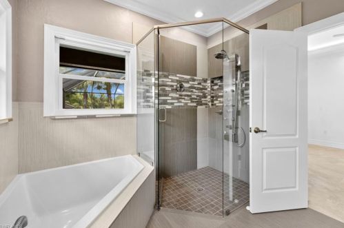 2291 Oakes Blvd, Naples FL  34119-1371 exterior