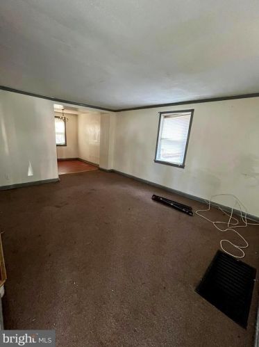 321 Oakland St, Trenton, NJ 08618-3511