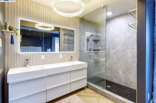 1104 Hollenbeck Ave, Sunnyvale CA 94087-2403 exterior