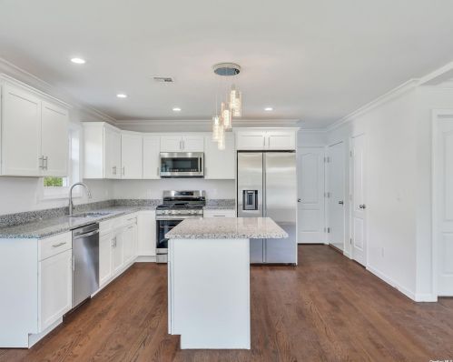 594 Canal Rd, Mount Sinai NY  11766-3307 exterior