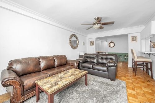4320 Van Cortlandt Park, Bronx, NY 10470-1952