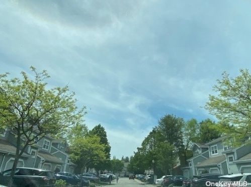 63 Carriage Ln, Hicksville NY  11803-1525 exterior