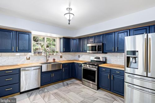 14 Victory Way, Boothwyn PA  19061-2470 exterior