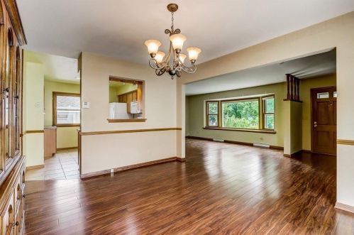 2022 116, Milwaukee WI 53226-2104 exterior