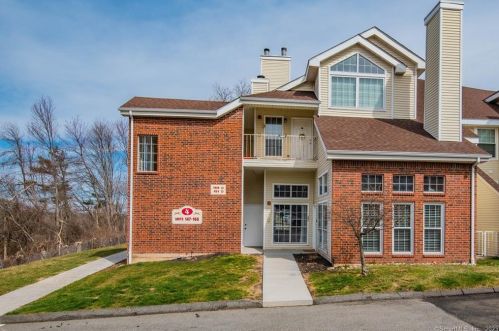 151 Carriage Crossing Ln, Middletown, CT 06457-5833