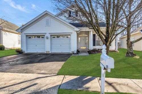 25 Goldenedge Way, Lakewood, NJ 08701-7535