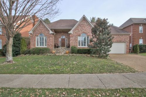 141 Polk Place Dr, Franklin, TN 37064-5736
