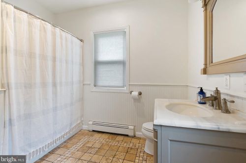 17 Lexington Ave, Camden NJ  08109-2013 exterior