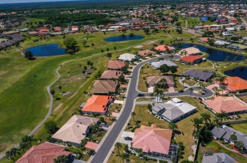 720 Fairway Ridge Ct, Ruskin, FL 33573-5869