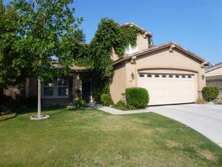 1524 Silk Tree Ct, Bakersfield, CA 93311-9320
