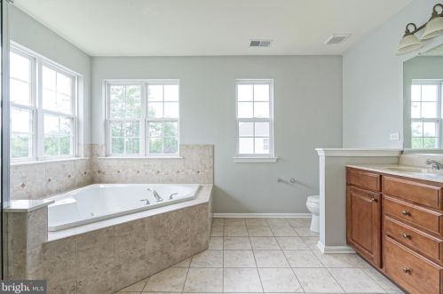 7 Westbury Dr, Berlin Boro NJ  08009-9681 exterior