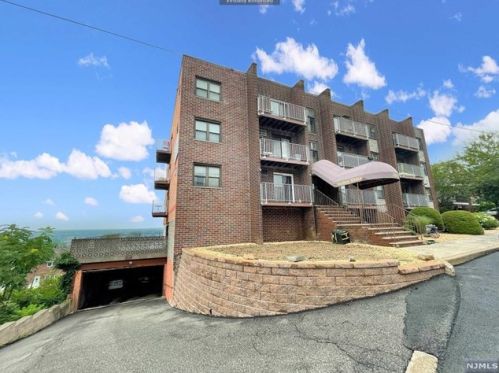 201 12th St, Palisades Park NJ  07650-2048 exterior