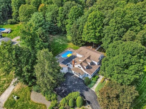 5 Carlson Ter, Fishkill NY  12524-3001 exterior