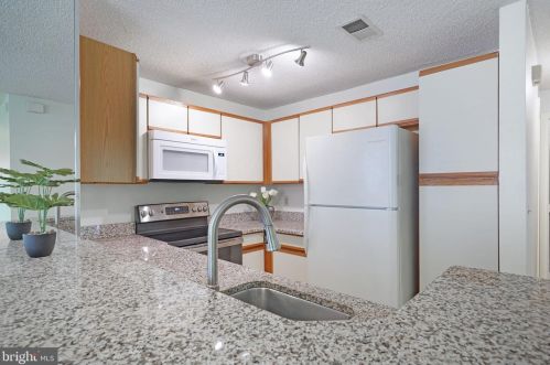 11723 Summerchase Cir, Herndon VA  20194-1137 exterior