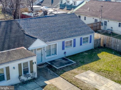 301 Sheridan Dr, New Castle DE  19720-2144 exterior