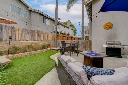 1382 Palomar Pl, Vista, CA 92084-3565