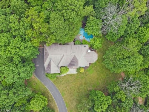 8 Forest View Dr, Martinsville NJ  08836-2039 exterior