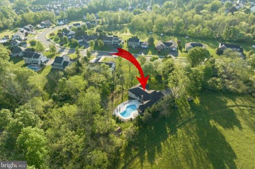 2975 Burton Dr, Gilbertsville PA  19525-9694 exterior