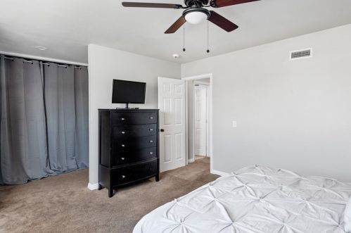 20127 Gunlock Ave, Long Beach CA  90746-2920 exterior