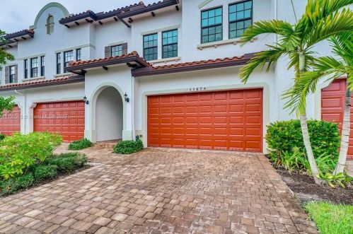 11674 13th St, Hollywood, FL 33025-3842