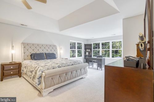 42104 Glynn Tarra Pl, Leesburg VA  20176-5478 exterior