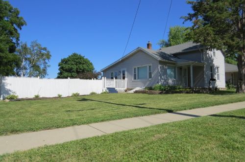 1208 9th St, Watertown, WI 53094-6604