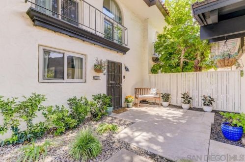 4056 Loma Riviera Cir, San Diego, CA 92110-5502