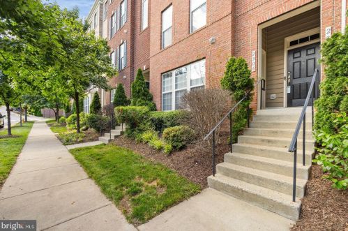 2306 Merseyside Dr, Woodbridge, VA 22191-6540