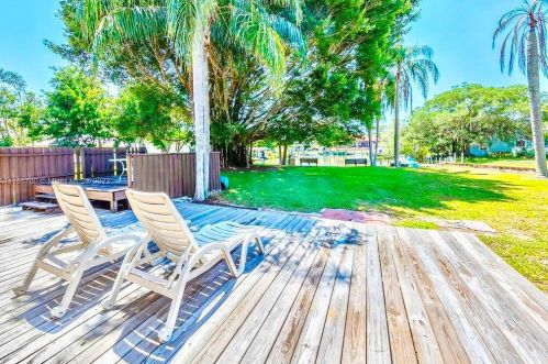 507 Dona Dr, Nokomis FL  34275-2613 exterior