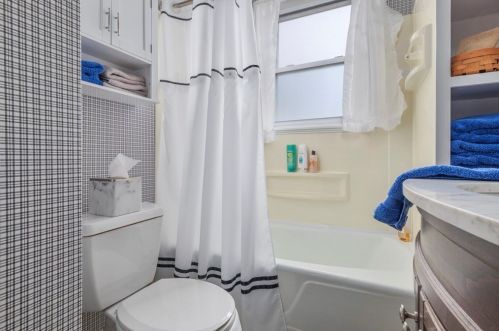 10 Burke St, Fall River MA 02720-6903 exterior