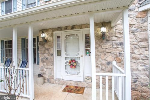 214 Hollowbush Ln, Perkiomenville, PA 18074-9480
