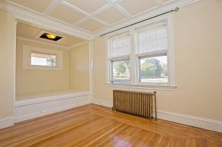 1615 Main Rd, Portsmouth, RI 02871-1033