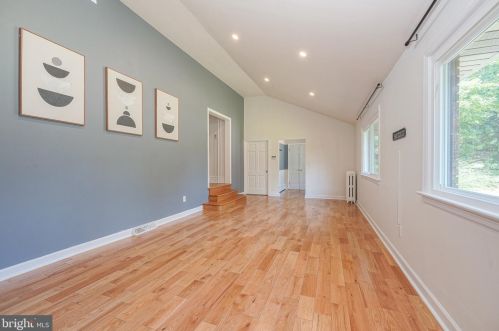 404 Maple Ave, Camden NJ  08109-2021 exterior