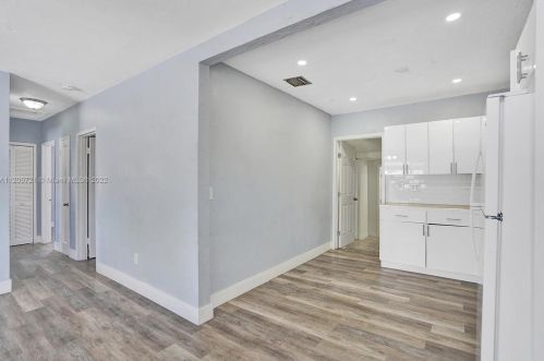 912 32nd St, Hialeah FL  33012-5040 exterior