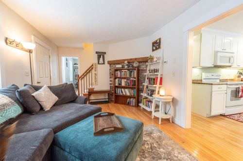 132 Old Mill Pond Rd, Henniker NH  03242-3152 exterior