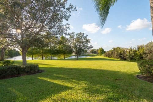 11980 Elsinore Dr, Fort Pierce, FL 34987-1908