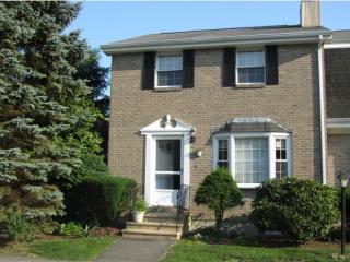 116 Fieldstone Dr, Londonderry NH  03053-2715 exterior
