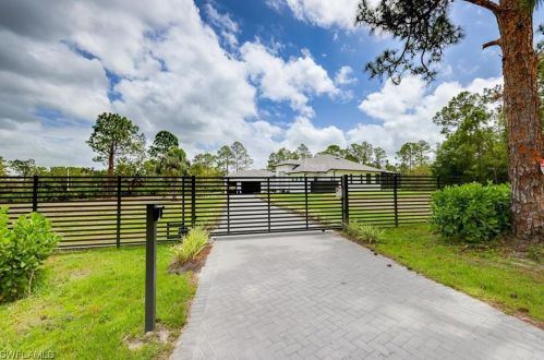 94 29th St, Naples FL  34117-3121 exterior