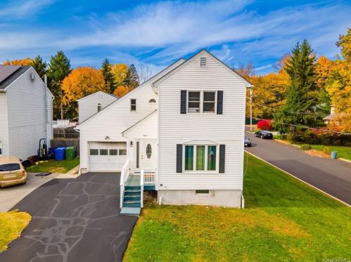 12 Bradner Ave, Middletown, NY 10940-3232