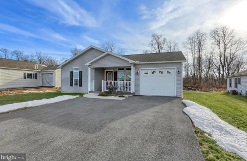 5 Laurie Dr, Lees Cross Roads PA  17257-8150 exterior