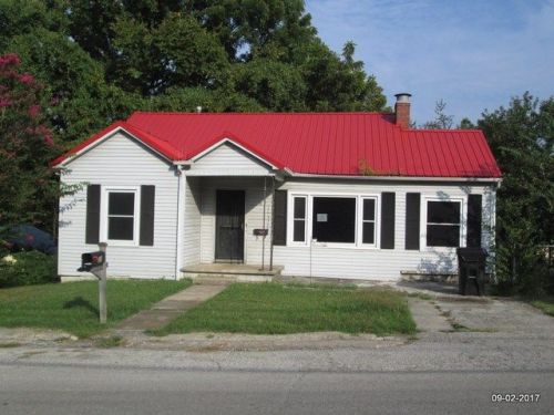 29 Jefferson St, Golden Pond, KY 42211-7914