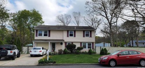 106 Fig St, Central Islip, NY 11722-4202