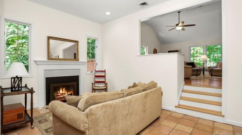 38 Candle Hill Rd, Danbury CT  06812-2414 exterior