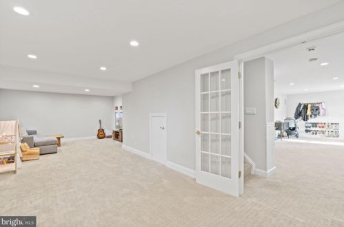 518 Fortress Cir, Leesburg VA  20175-8929 exterior