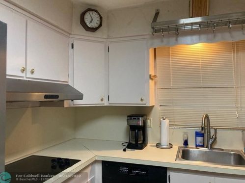 1709 43 Ave, Hollywood FL 33023-6232 exterior